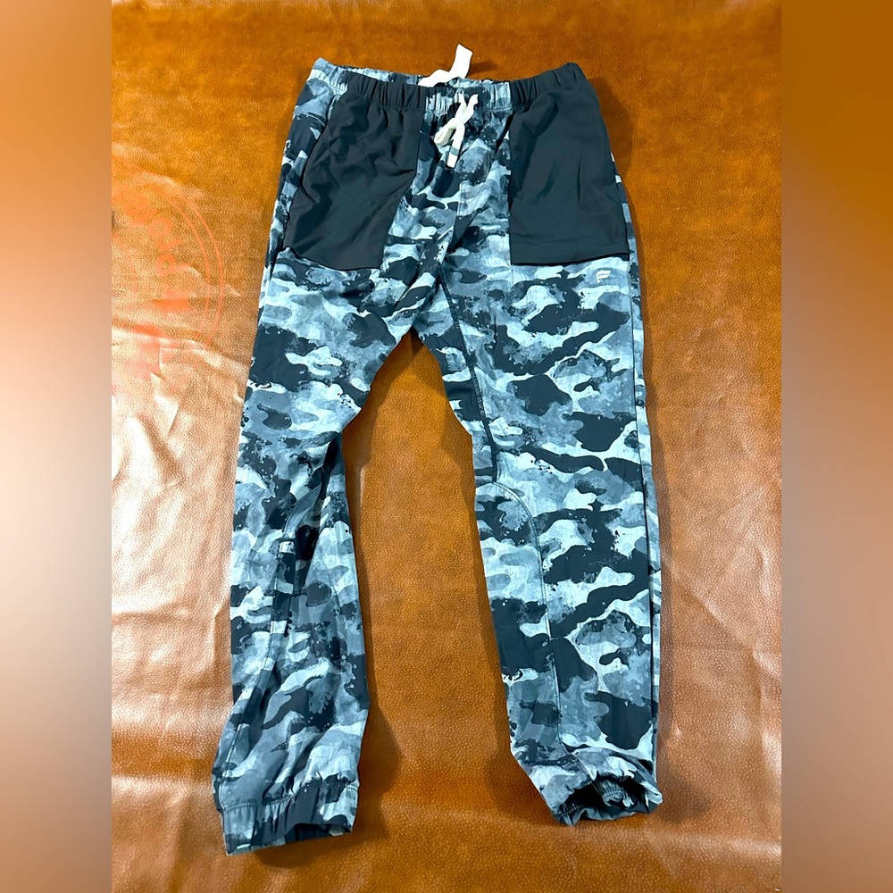Fabletics Men’s Joggers Camo